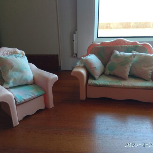 Barbie furniture like new, 2-in-1 bed-sofa and furniture