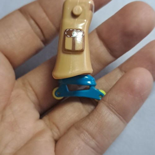 Playmobil figure pants like new, missing one skate