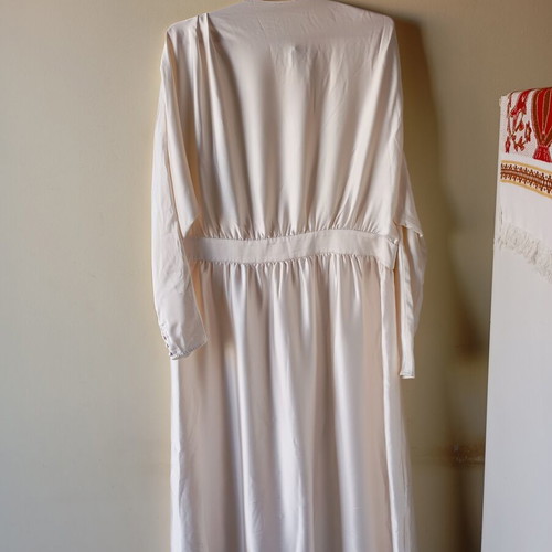 H&M white women's dress with long sleeves and lining