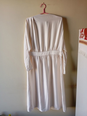 H&M white women's dress with long sleeves and lining