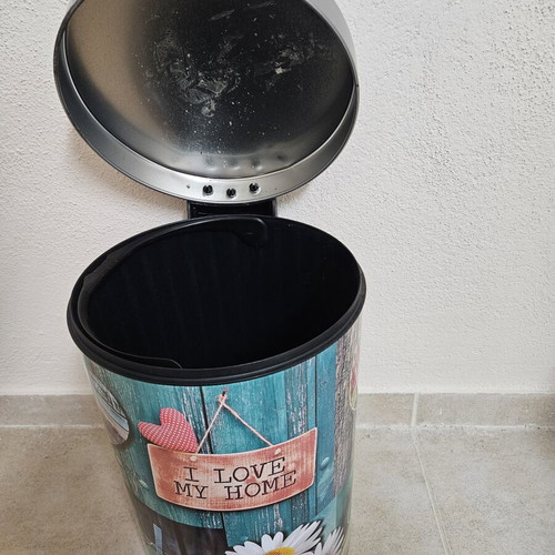 Metal pedal bin like new, 25 liters