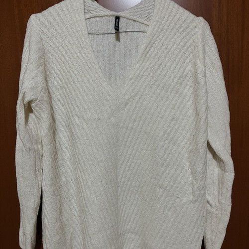 Stradivarius white V-neck sweater, warm