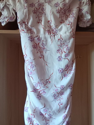 Mind Matter Midi Dress like new, floral print with puff sleeves