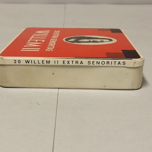 Willem II metal cigar case used, vintage collectible