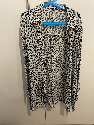 Stradivarius shirt with 3/4 sleeves used, black and white, size S