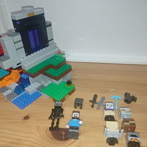 Lego The Ruined Portal Minecraft 21172 like new
