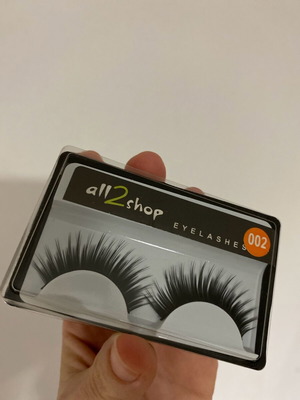 Eyelashes like new, dense