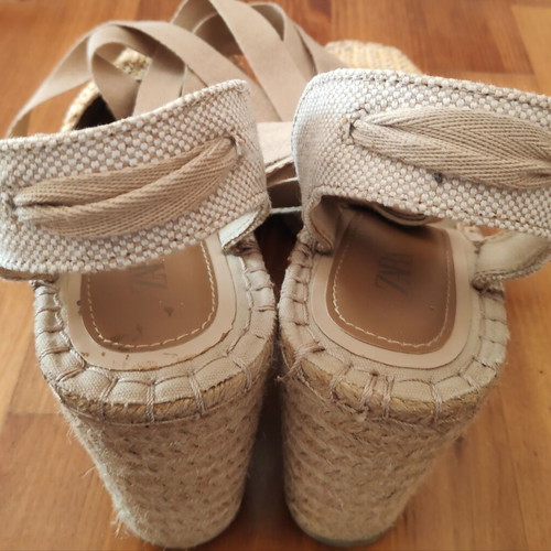 Zara beige espadrille platform sandals size 40 like new