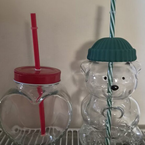 Set of 2 glass cups with lids