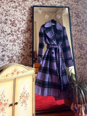 Vassia Kostara coat like new, small medium, purple wool blend