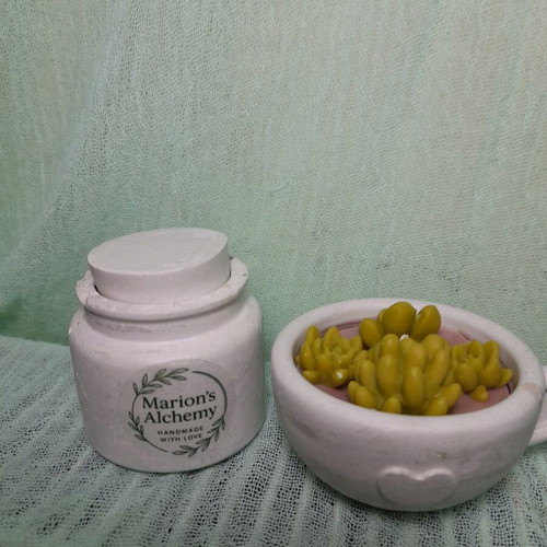 Scented soy candles in handmade plaster bases new