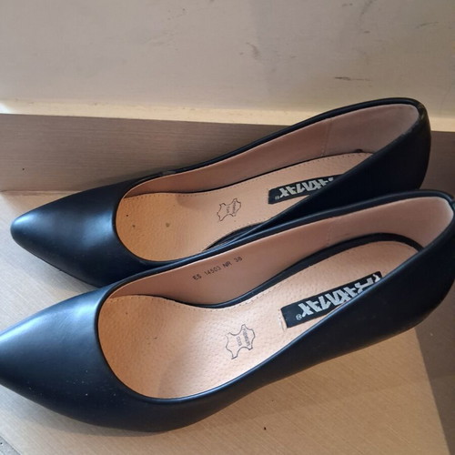 Mac Collection pumps like new, 9 cm heel, size 38, black