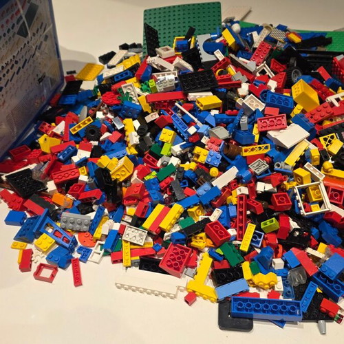 Large collection of authentic LEGO Classic and City, 1000+ pieces