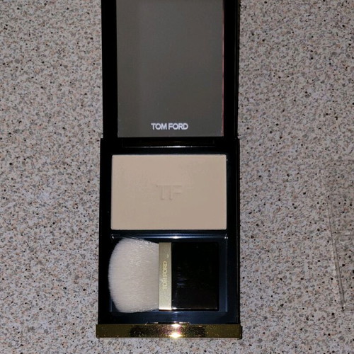 Tom Ford Illuminating Powder like new, shade 01 Translucent