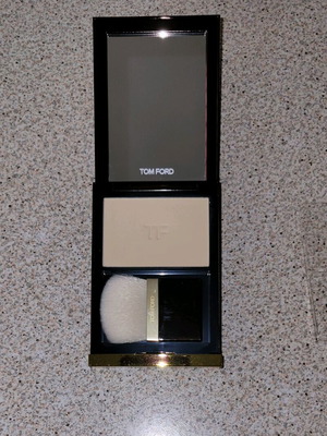 Tom Ford Illuminating Powder like new, shade 01 Translucent