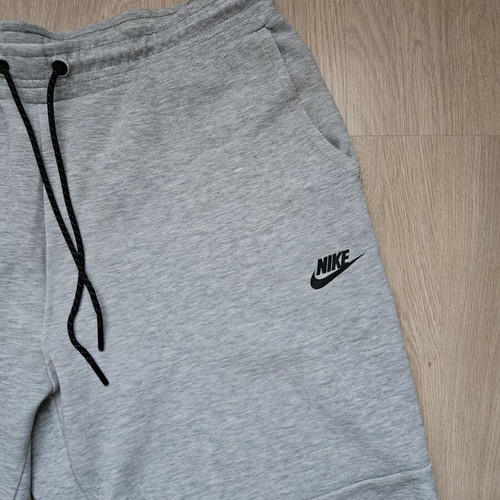 Nike Tech Fleece shorts like new, size L, grey