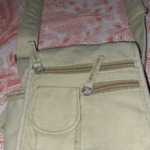 Women's shoulder bag used