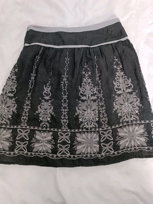 Women's skirt medium like new, black multicolor
