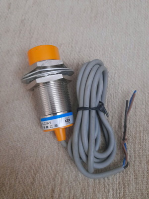 Επαγωγικός διακόπτης LJ30A3-15-Z/AY καινούργιο PNP NC 30mm