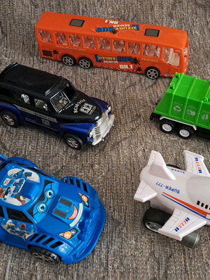 Plastic cars used, set of 5 pieces