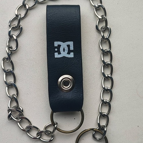 DC Shoes leather keychain with chain new, black