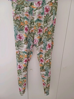 Παντελόνα Benetton μεταχειρισμένη, μέγεθος XS, δροσερή και ευκολοφόρετη