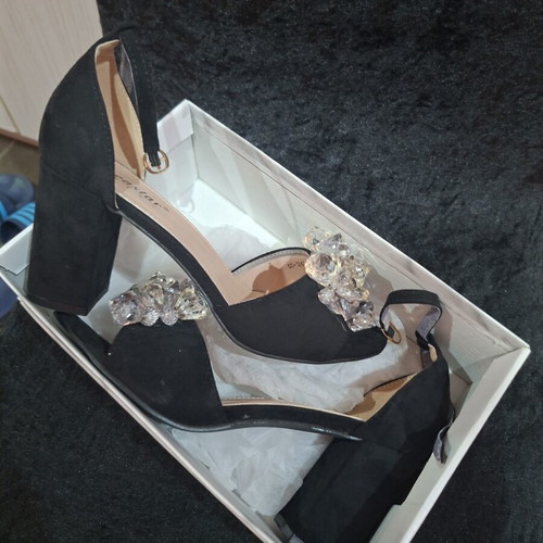 Sandals like new, size 37, velour with low heel