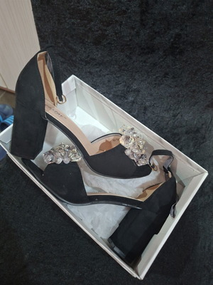 Sandals like new, size 37, velour with low heel