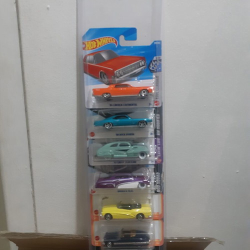 Classic American Toy Cars set of 7, new with wall case
