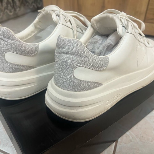 Guess men's sneaker 43 like new, white