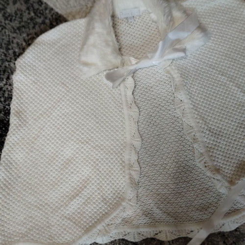 White poncho cape like new for girl