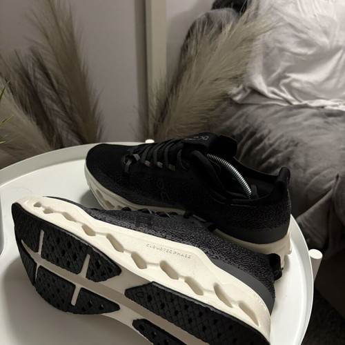On Cloudsurfer Max sneakers, black, size 42.5, DS condition