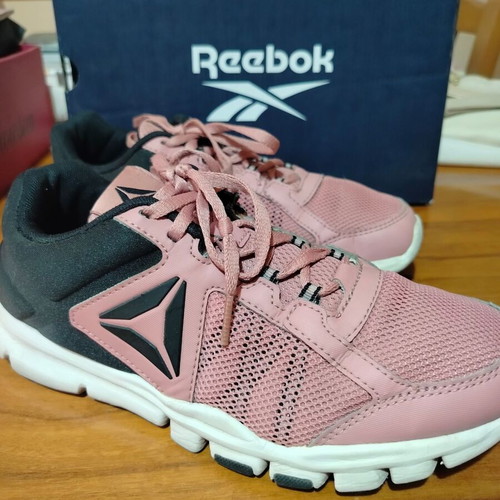 Reebok athletic shoes size 38, black and pink