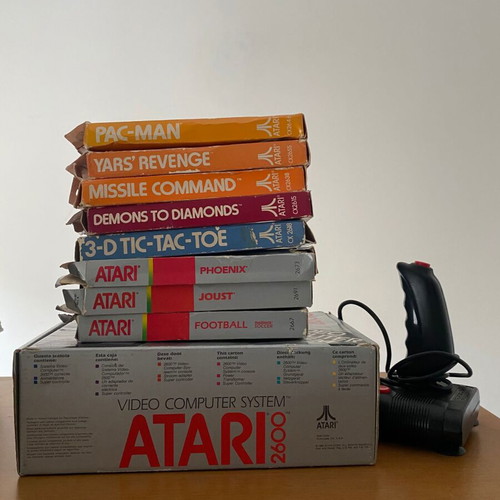 Atari vintage with 7 games like new
