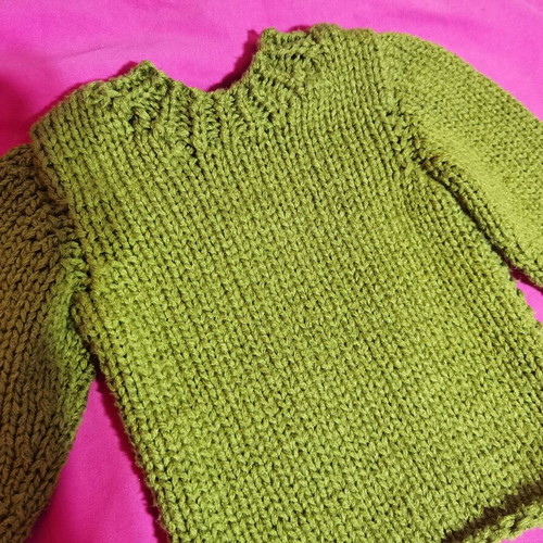 Handknitted children's sweater for 2-3 years old like new, green