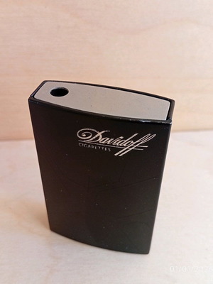 Davidoff metal lighter like new
