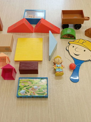 Bob the Builder figures like new with magnetic pieces set and mini paddle