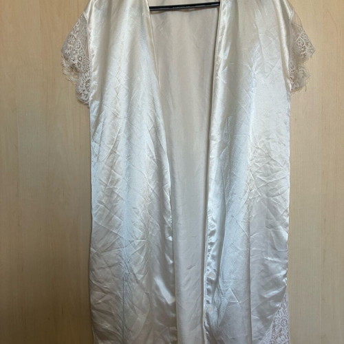 Bridal robe white satin like new