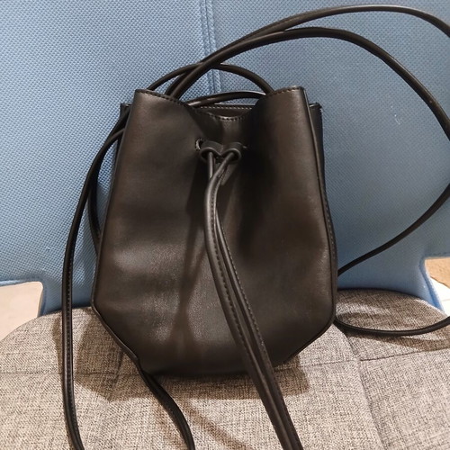 Mango crossbody pouch bag like new, black