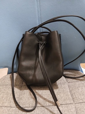 Mango crossbody pouch bag like new, black