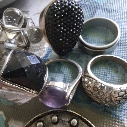 Jewelry set used, rings and pendant