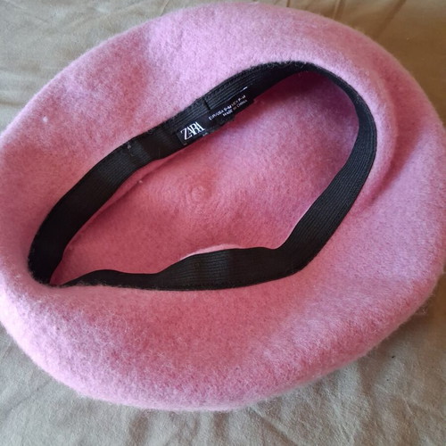 Zara pink beret used, one size