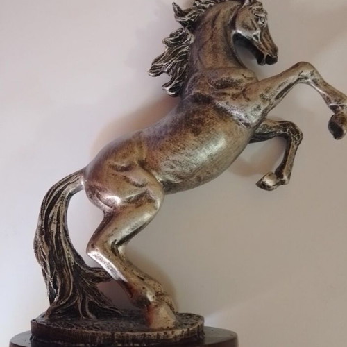 Horse statue on 2 legs like new, polyresin, 28 cm