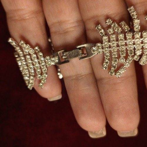 Bracelet with rhinestones like new, wavy design