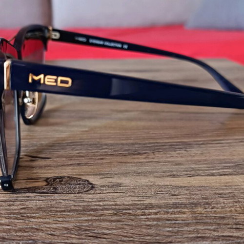 Med women's sunglasses like new, mirror lenses