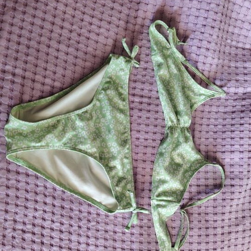 H&M girls' bikini swimsuit 8-10 years, adjustable straps, clip top