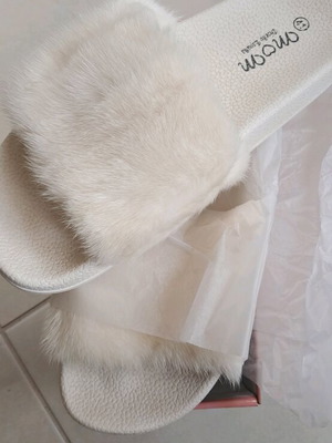 Women's slippers new with genuine fox fur, white
