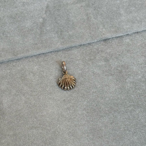 Shell pendant used, made of silver 2.5 g
