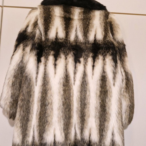 Eco fur coat like new with collar, size L-XL, black and white