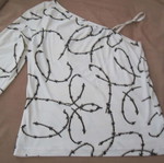 Blouse with one shoulder used, size medium